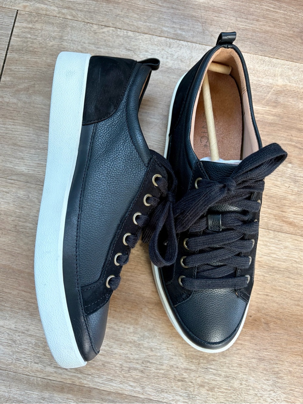 New Vionic Black Learher Winny Sneakers 8 Fall Transition